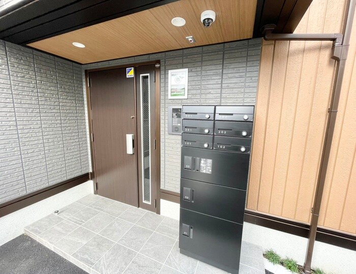 物件外観写真4　(エントランス部分)
