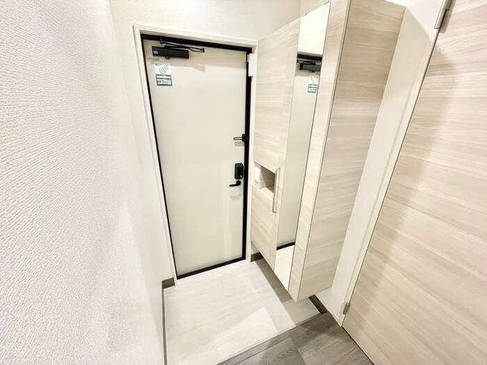 物件内観写真17　(玄関)