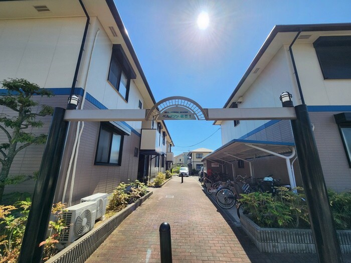 物件外観写真5　(エントランス部分)