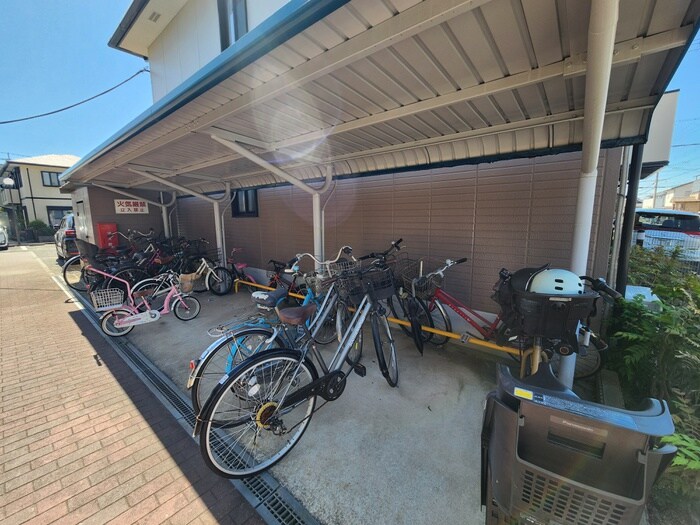物件外観写真6　(駐輪場)