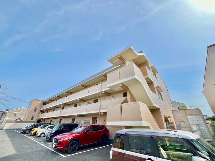 物件外観写真1　(駐車場)