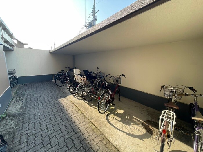 物件外観写真5　(駐輪場)