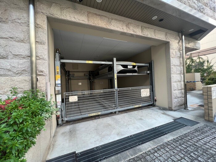 物件外観写真4　(駐車場)