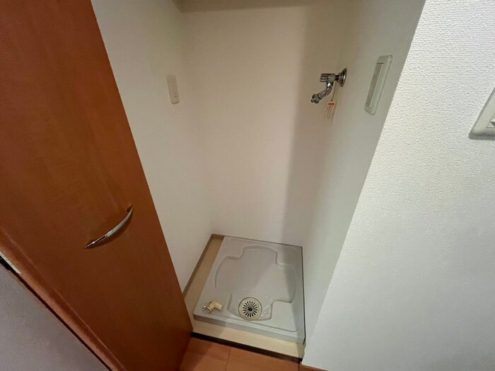 物件内観写真18　(洗濯機置場)