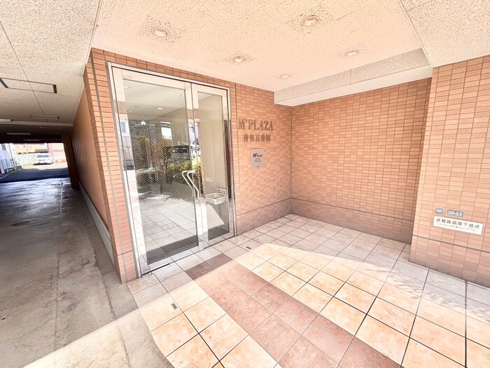 物件外観写真4　(エントランス部分)