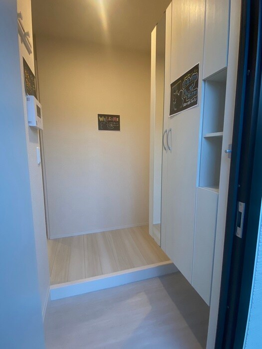 物件内観写真4　(玄関)