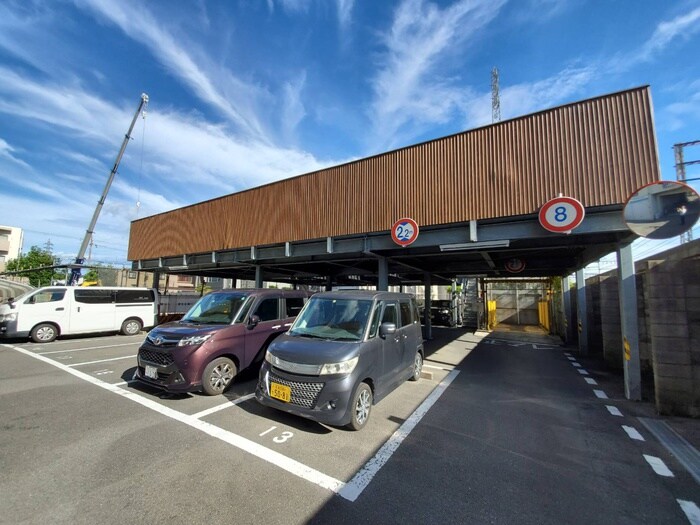 物件外観写真6　(駐車場)