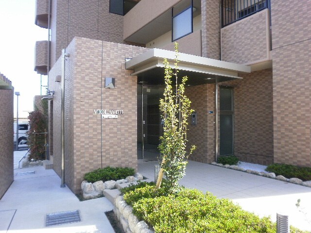 物件外観写真3　(エントランス部分)