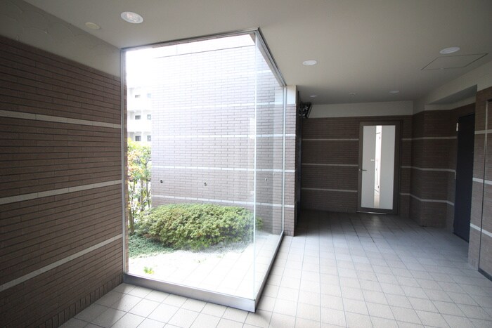 物件外観写真4　(エントランス部分)