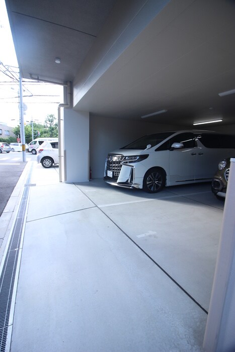 物件外観写真4　(駐車場)