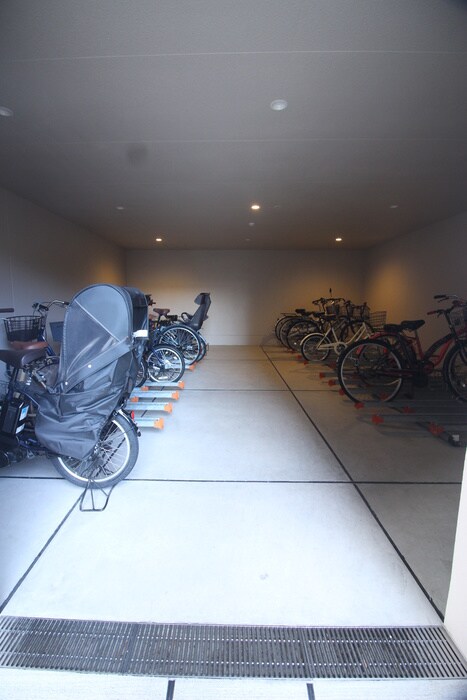 物件外観写真5　(駐輪場)