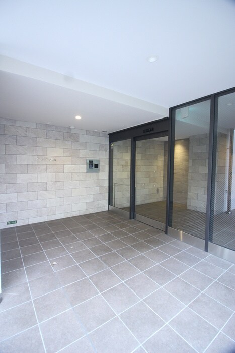 物件外観写真6　(エントランス部分)