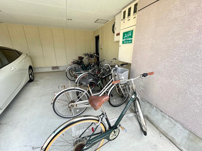 物件外観写真3　(駐輪場)