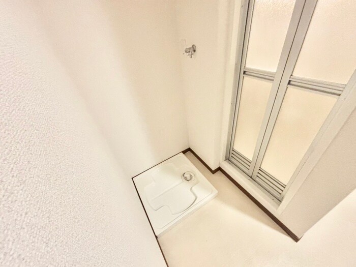 物件内観写真16　(洗濯機置場)