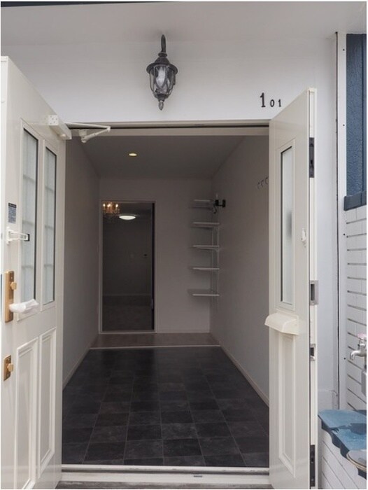 物件内観写真3　(玄関)