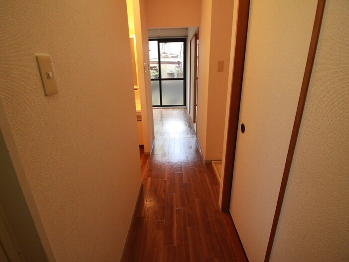 物件内観写真14　(玄関)