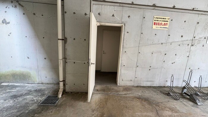 物件外観写真3　(エントランス部分)