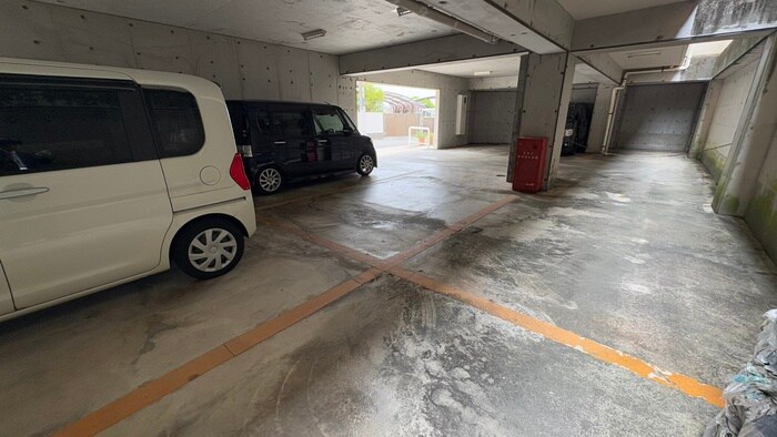 物件外観写真4　(駐車場)