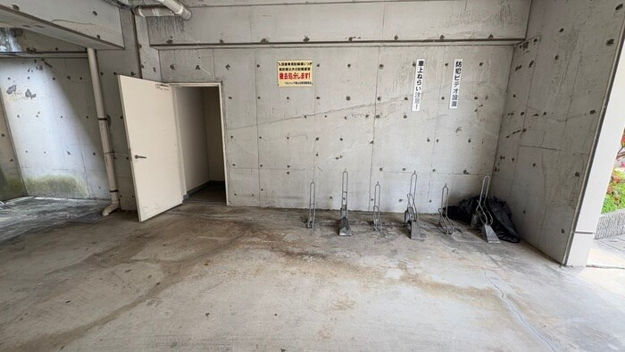 物件外観写真6　(駐輪場)