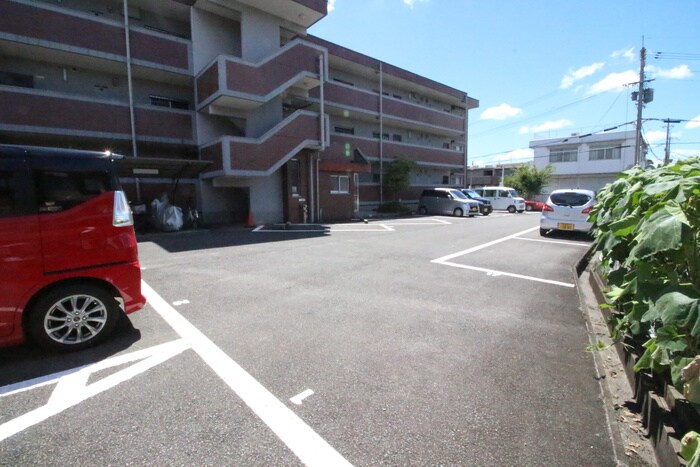 物件外観写真4　(駐車場)