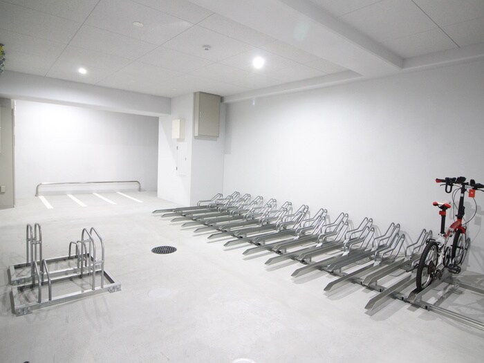 物件外観写真2　(駐輪場)