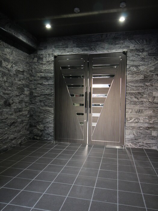 物件外観写真4　(エントランス部分)