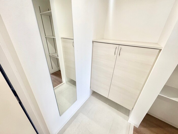 物件内観写真13　(玄関)