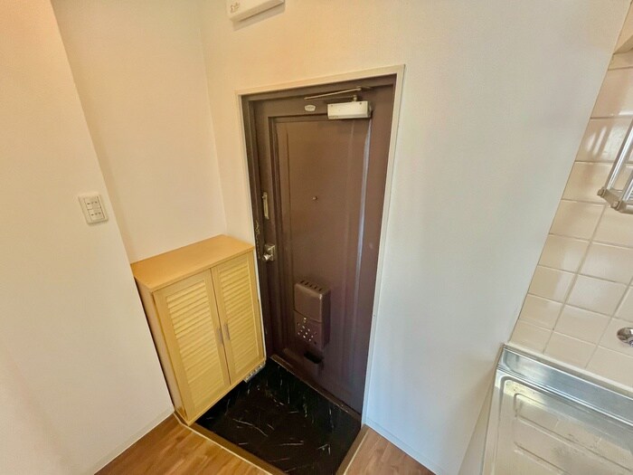 物件内観写真7　(玄関)