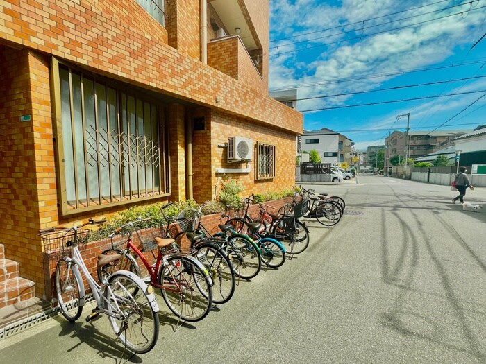 物件外観写真4　(駐輪場)