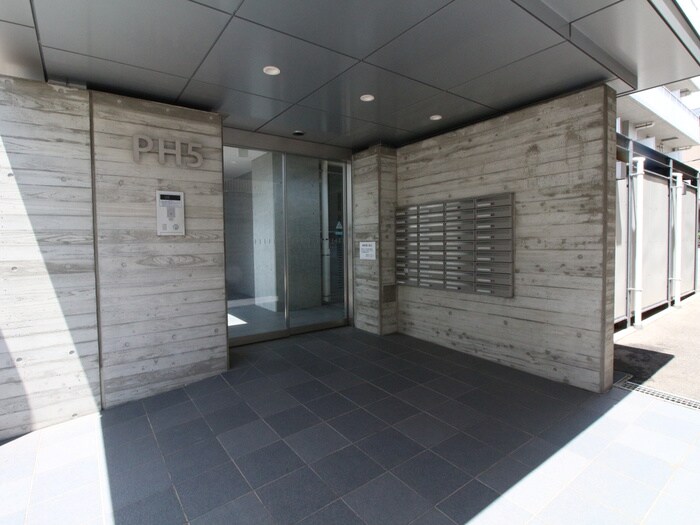 物件外観写真2　(エントランス部分)