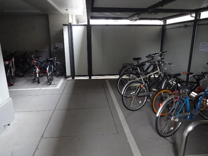 物件外観写真4　(駐輪場)