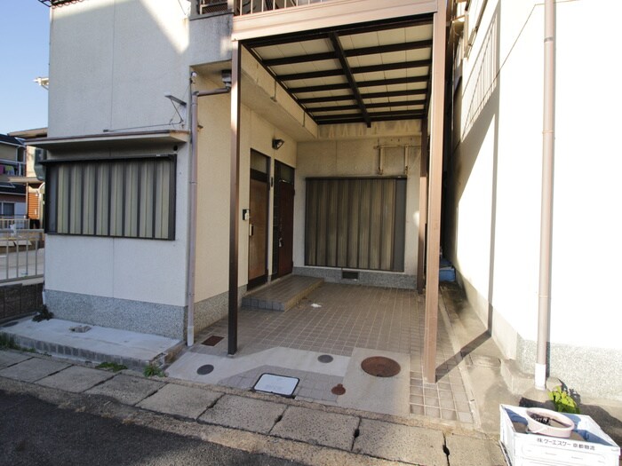 物件外観写真2　(駐車場)