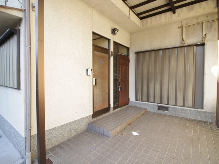 物件外観写真6　(エントランス部分)