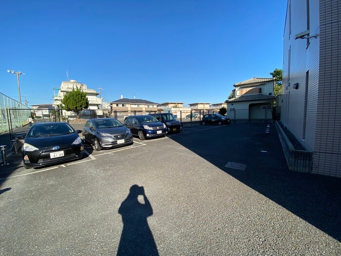 物件外観写真4　(駐車場)