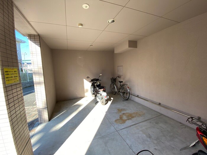 物件外観写真5　(駐輪場)