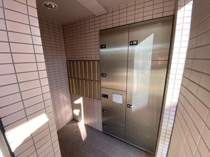 物件外観写真6　(エントランス部分)