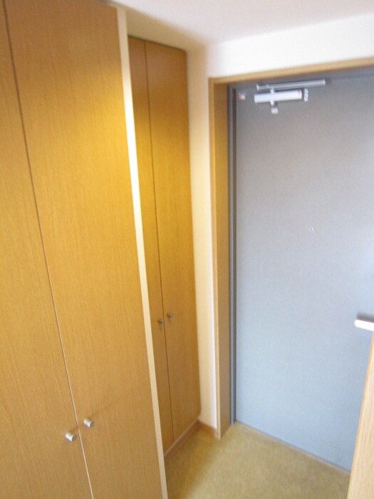 物件内観写真16　(玄関)