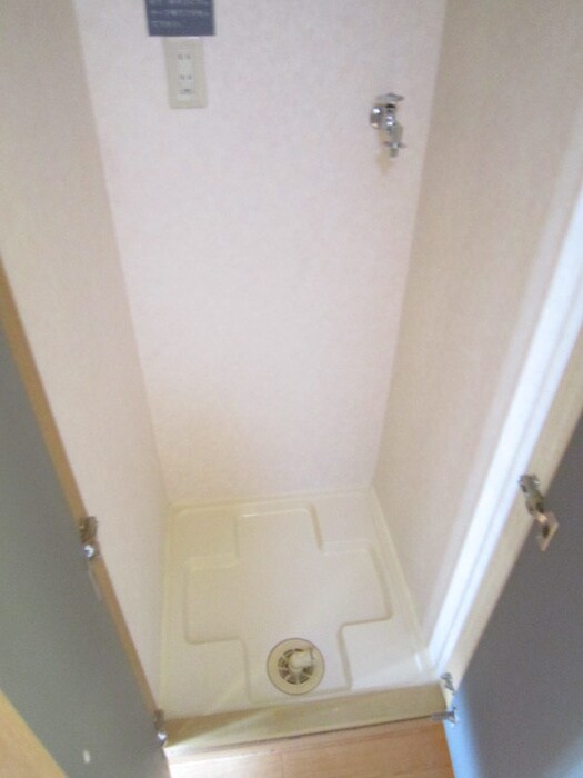 物件内観写真18　(洗濯機置場)