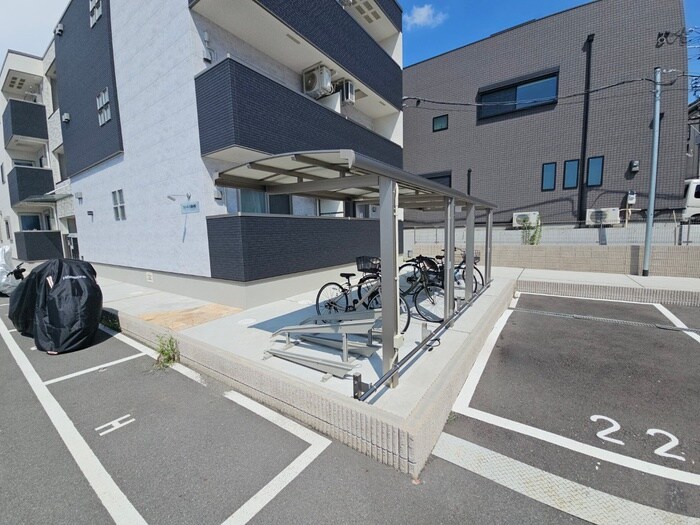 物件外観写真3　(駐輪場)