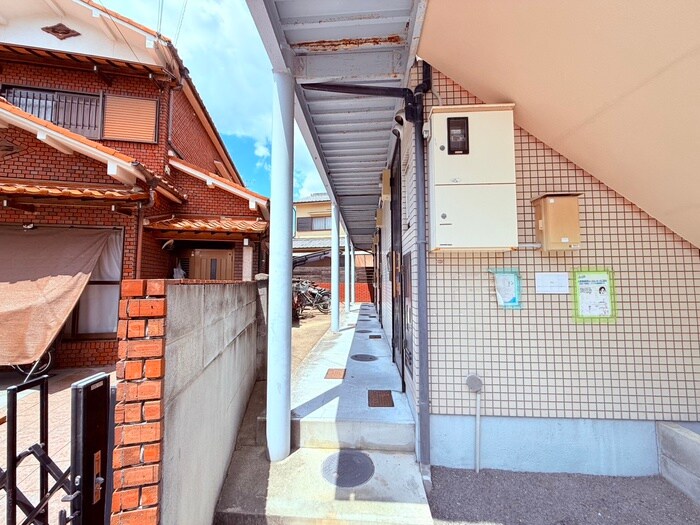 物件外観写真5　(エントランス部分)