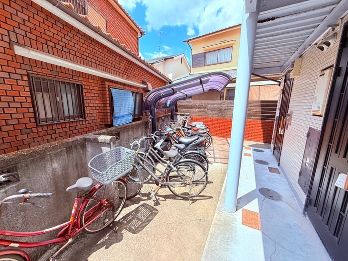 物件外観写真6　(駐輪場)