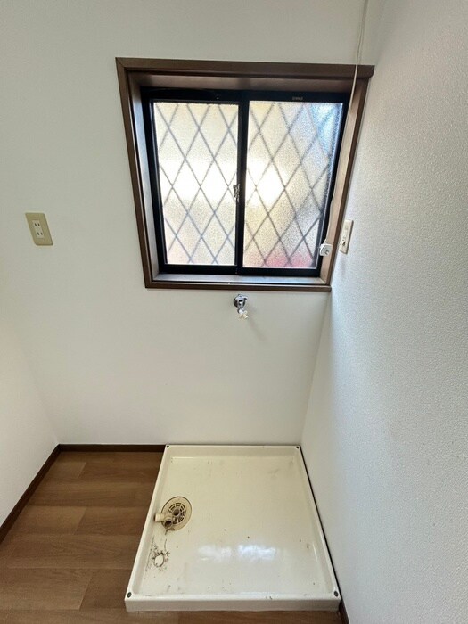 物件内観写真12　(洗濯機置場)