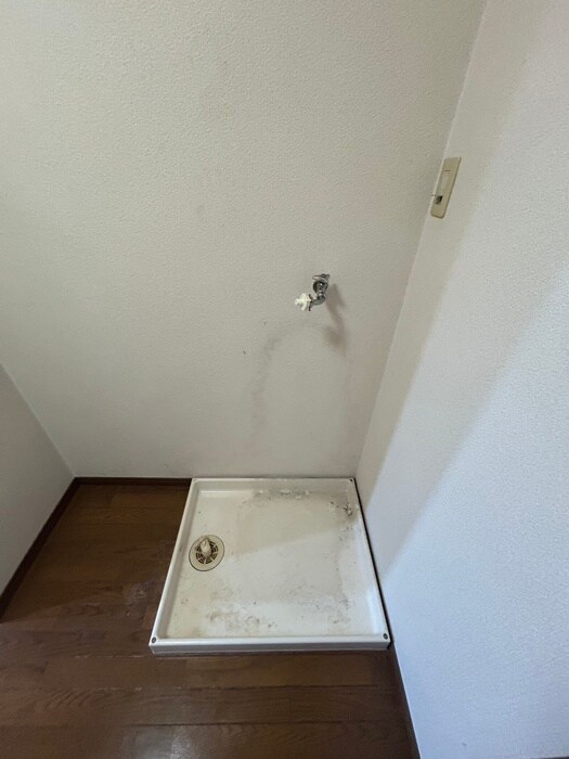 物件内観写真12　(洗濯機置場)