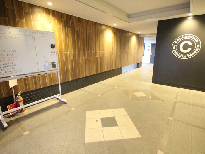 物件外観写真4　(エントランス部分)