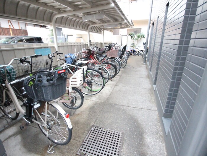 物件外観写真5　(駐輪場)