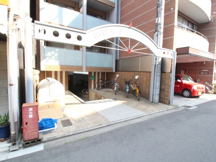 物件外観写真2　(エントランス部分)