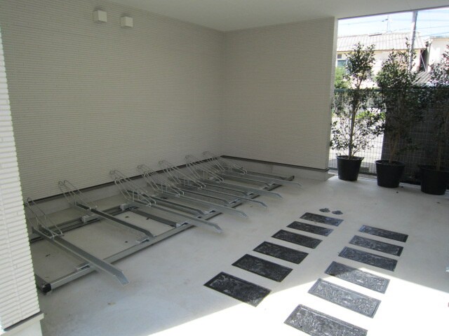 物件外観写真3　(駐輪場)