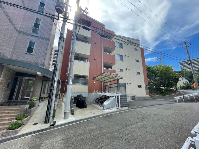 物件外観写真2　(駐車場)