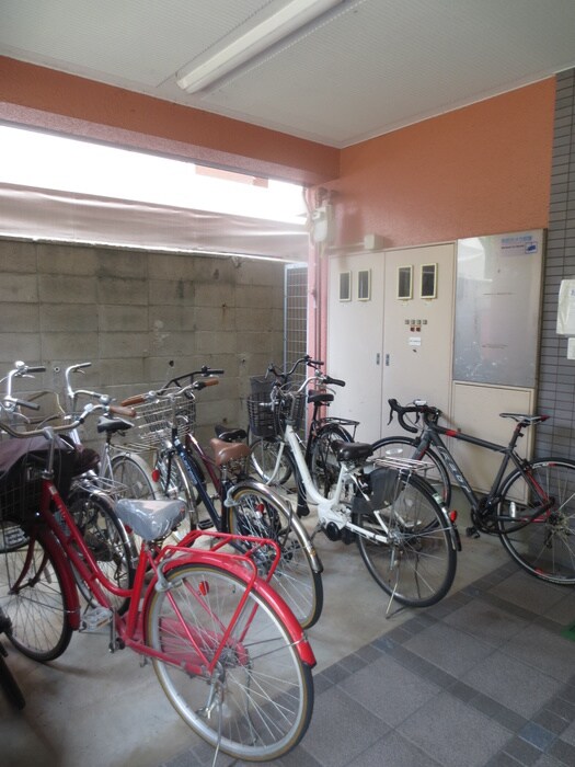 物件外観写真3　(駐輪場)