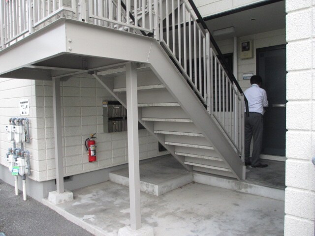 物件外観写真3　(エントランス部分)